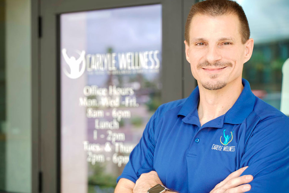 Chiropractor Doctor - Dr. Carlyle